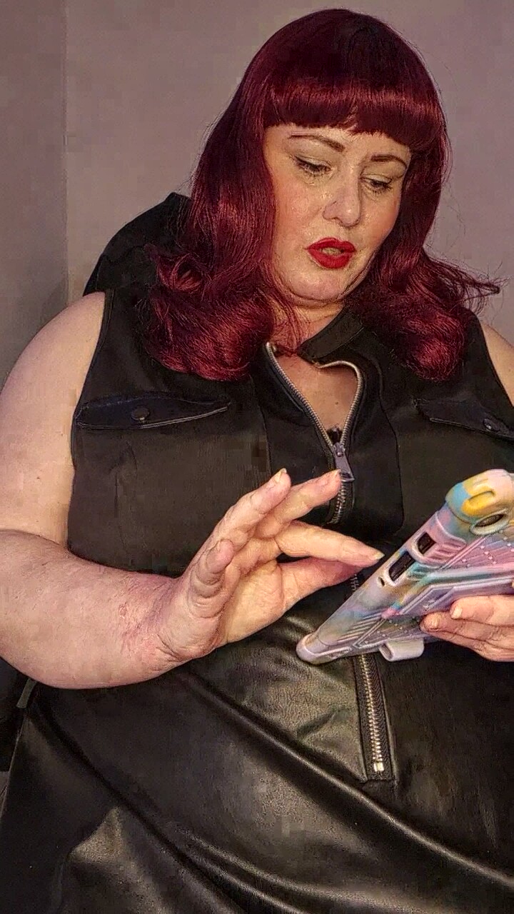 TheDevineMissDeviant