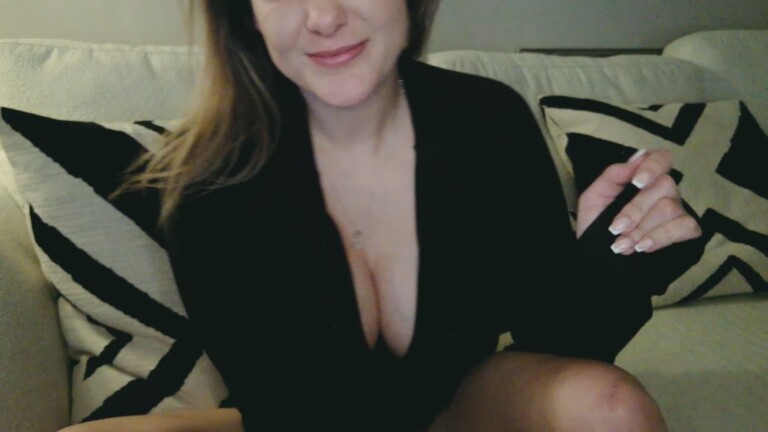 NaughtyMilfNextDoor's Streamate show and profile