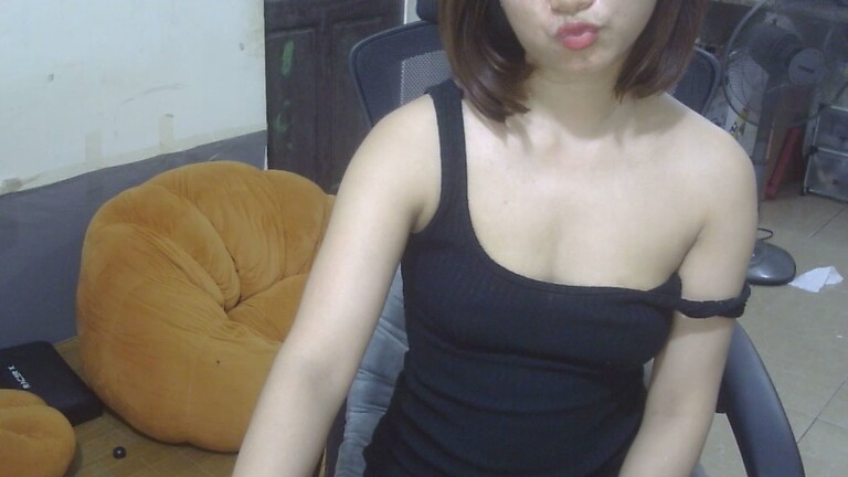 cherrysexysewet's Streamate show and profile